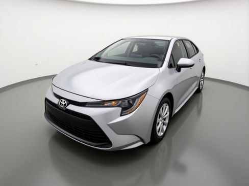 Used 2025 Toyota Corolla LE FWD image 3
