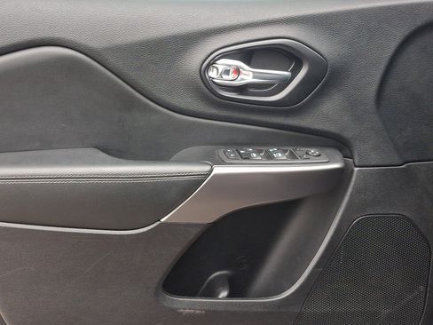 Used 2021 Jeep Cherokee Latitude Lux w/ Comfort/Convenience Group image 13