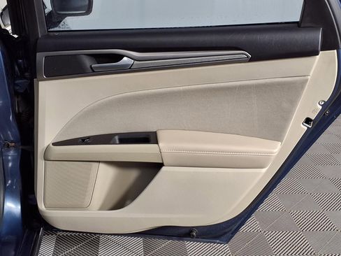 Used 2019 Ford Fusion SE FWD image 10
