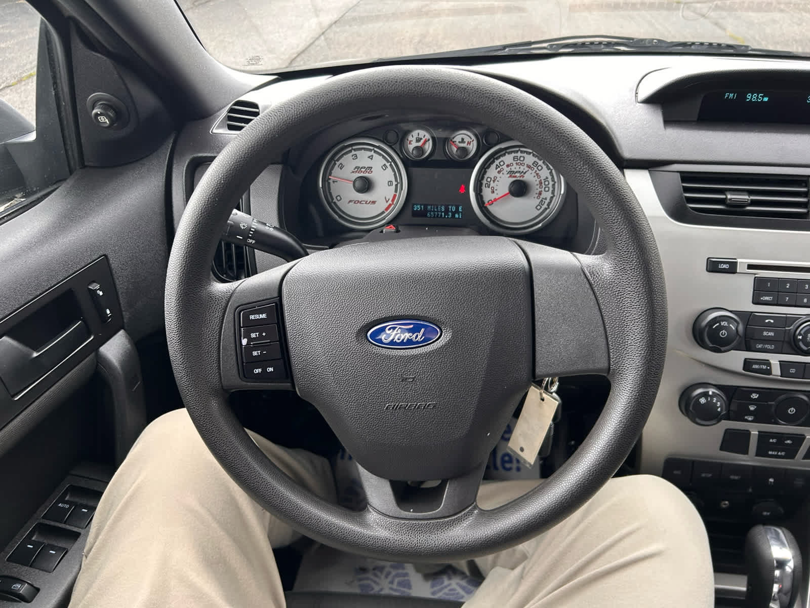 Used 2010 Ford Focus SE FWD image 15