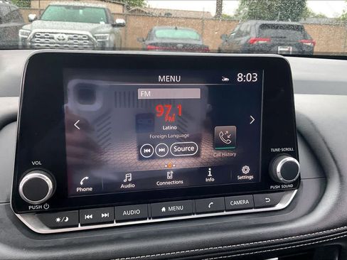 Used 2025 Nissan Rogue SV image 31