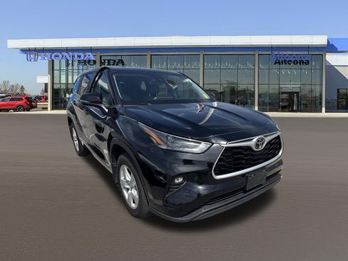 Used 2023 Toyota Highlander LE AWD/4WD image 5