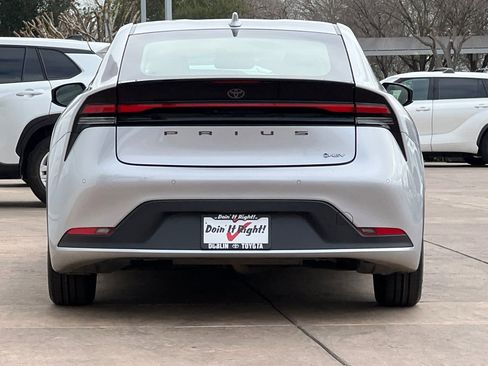 Used 2024 Toyota Prius LE image 5