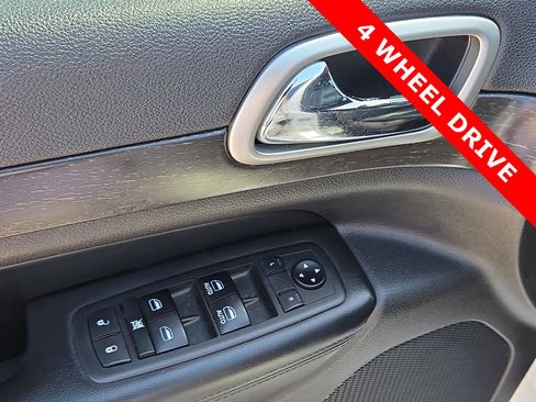 Used 2018 Jeep Grand Cherokee Altitude AWD/4WD image 13