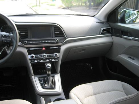 Used 2020 Hyundai Elantra SEL FWD image 17