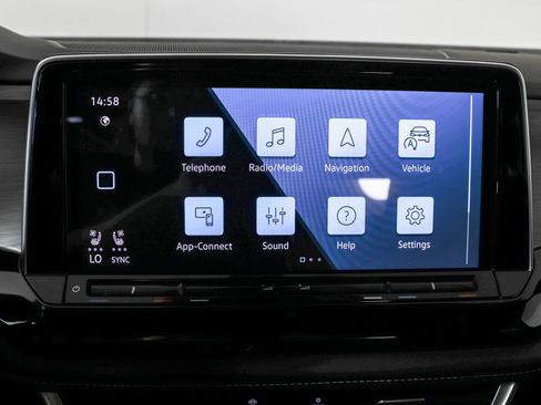Used 2025 Volkswagen Atlas Cross Sport SE AWD/4WD image 29