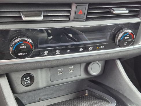 Used 2025 Nissan Rogue SV FWD image 21