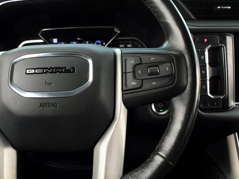 Used 2021 GMC Yukon XL Denali w/ Advanced Technology Package image 29