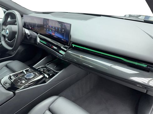 Used 2025 BMW 530i image 44