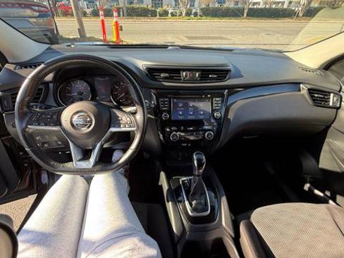 Used 2017 Nissan Rogue Sport SV w/ SV Premium Package image 13