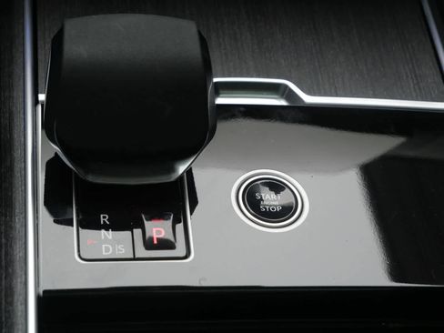 Used 2025 Land Rover Range Rover SE image 18