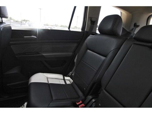 Used 2023 Volkswagen Atlas SE w/ Panoramic Sunroof Package FWD image 9