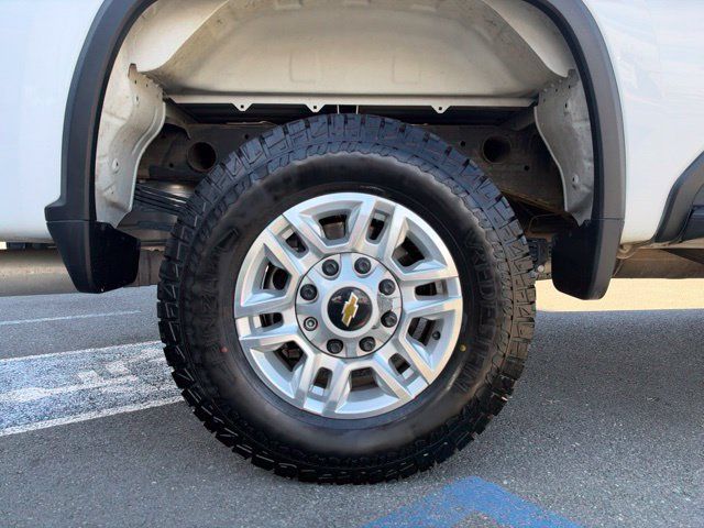 Used 2025 Chevrolet Silverado 2500 LT w/ Convenience Package AWD/4WD image 6
