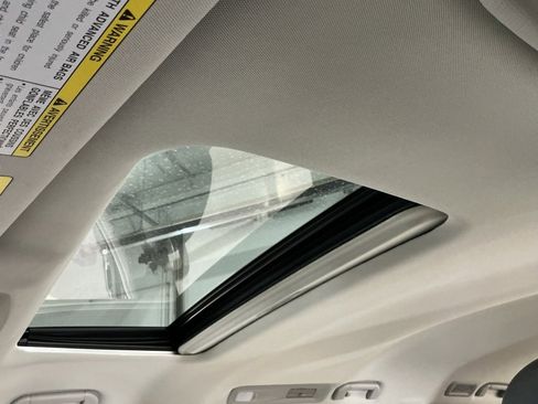 Used 2024 Nissan Armada SL w/ Captain's Chairs Package image 5