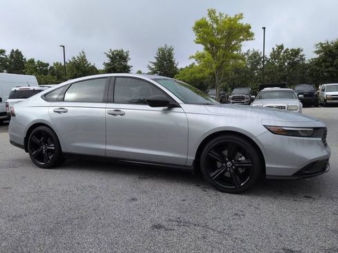 Used 2025 Honda Accord Sport image 2
