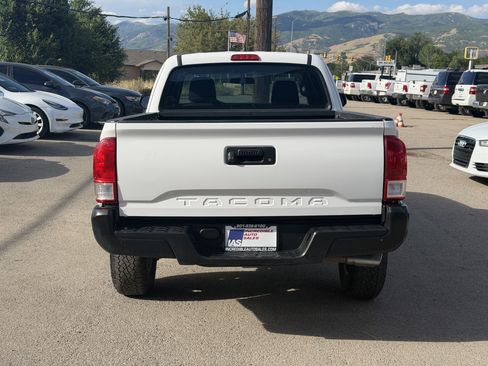 Used 2017 Toyota Tacoma SR RWD image 5