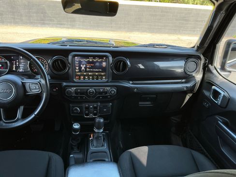 Used 2021 Jeep Gladiator Sport AWD/4WD image 16