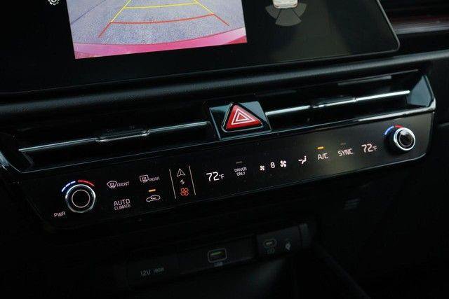 Used 2024 Kia Niro SX Touring FWD image 37