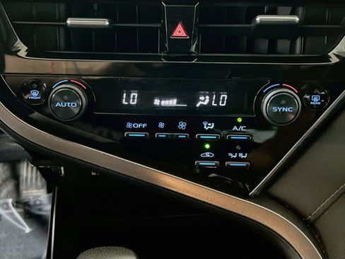 Used 2021 Toyota Camry LE FWD image 11