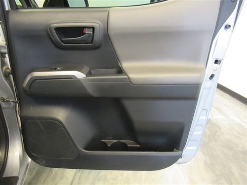 Used 2016 Toyota Tacoma SR5 image 41