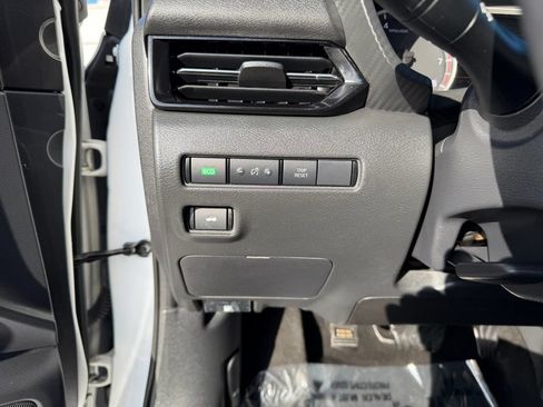 Used 2020 Nissan Sentra SR w/ Premium Package FWD image 17