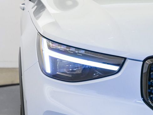 Certified 2026 Volvo XC40 B5 Plus AWD/4WD image 8