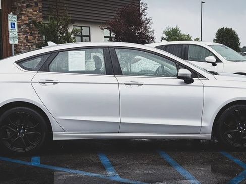Used 2019 Ford Fusion SE w/ Equipment Group 151A FWD image 12