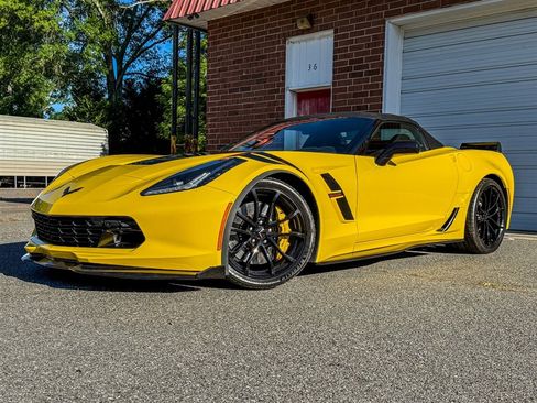 Used 2019 Chevrolet Corvette Grand Sport RWD image 2