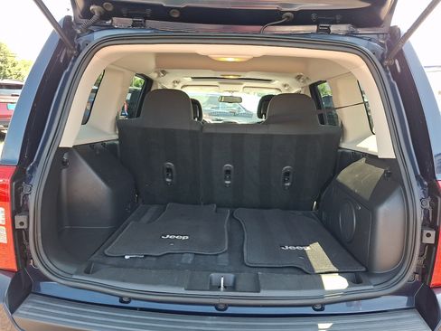 Used 2015 Jeep Patriot Latitude w/ Sun/Sound Group AWD/4WD image 27