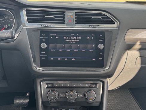 Used 2018 Volkswagen Tiguan SE image 12