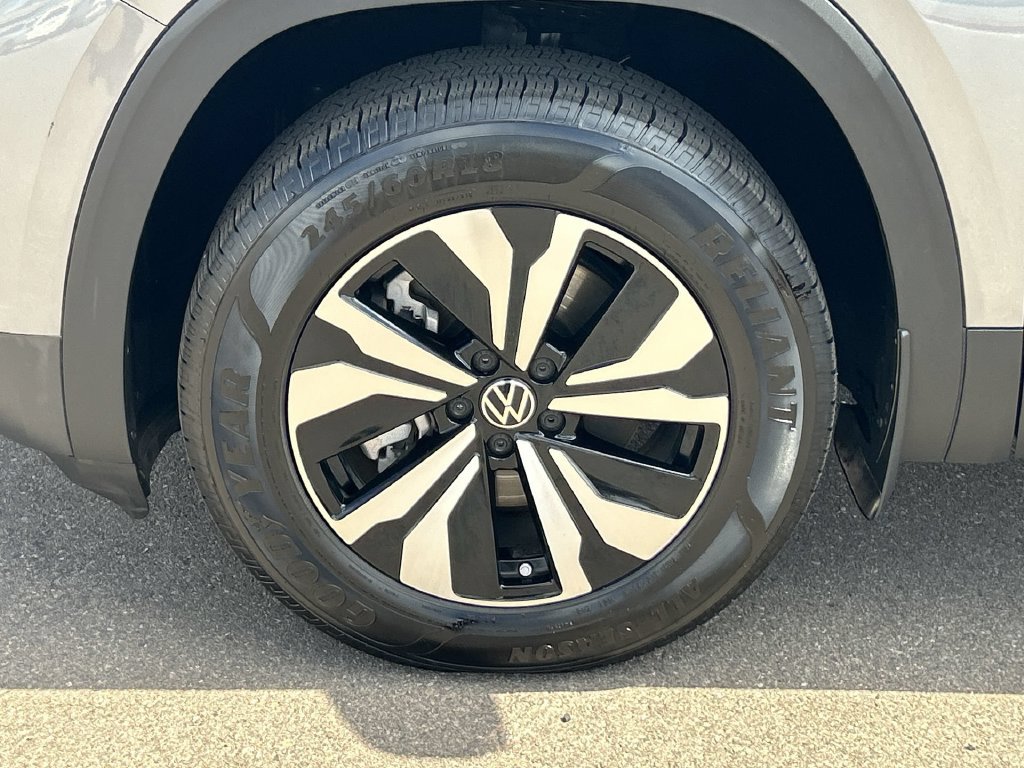Used 2025 Volkswagen Atlas SE FWD image 31