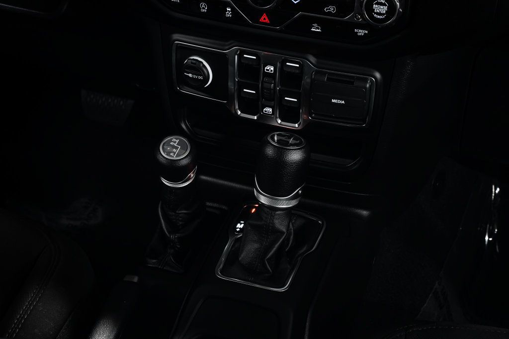 Used 2022 Jeep Wrangler Unlimited Sport AWD/4WD image 25