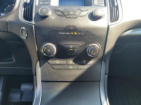 Used 2019 Ford Edge SE FWD image 19
