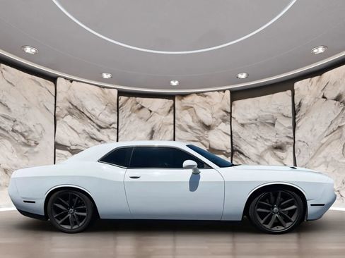 Used 2018 Dodge Challenger R/T Scat Pack RWD image 4