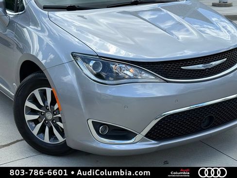 Used 2020 Chrysler Pacifica Touring-L Plus w/ Advanced Safetytec Group FWD image 5
