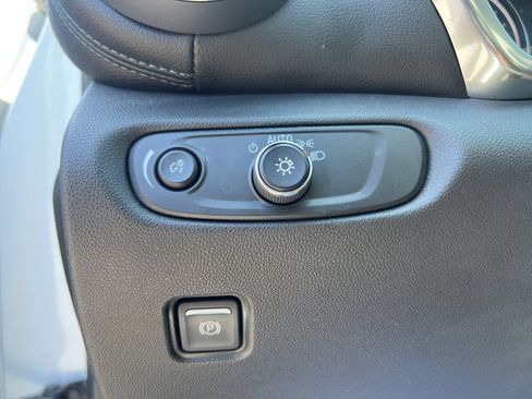 Used 2019 Chevrolet Blazer LT FWD image 26