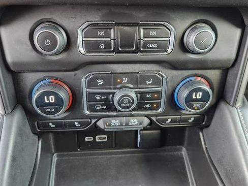 Used 2023 Chevrolet Tahoe Z71 w/ Luxury Package AWD/4WD image 18