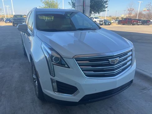 Used 2017 Cadillac XT5 Luxury w/ Driver Awareness Package image 5