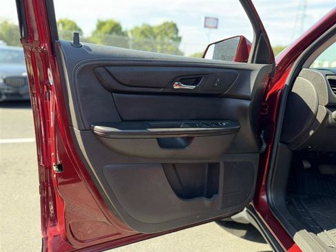 Used 2016 Chevrolet Traverse LT w/ Style and Technology Package FWD image 9