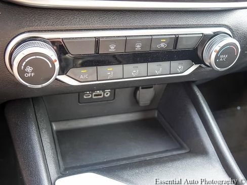 Used 2025 Nissan Altima 2.5 SV FWD image 18