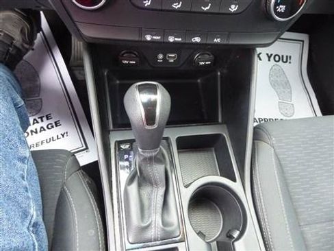 Used 2020 Hyundai Tucson SE image 11