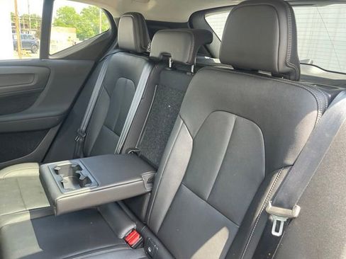 Used 2021 Volvo XC40 T5 Momentum w/ Premium Package AWD/4WD image 13