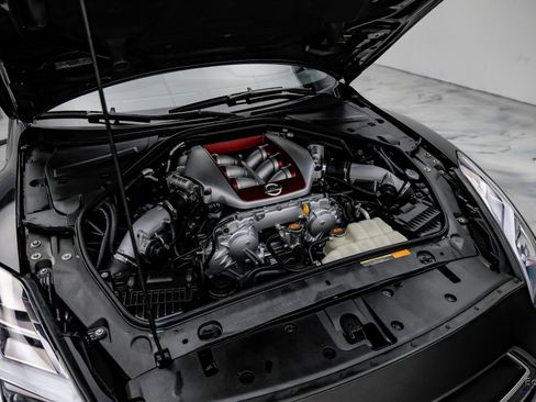 Used 2013 Nissan GT-R Premium image 86