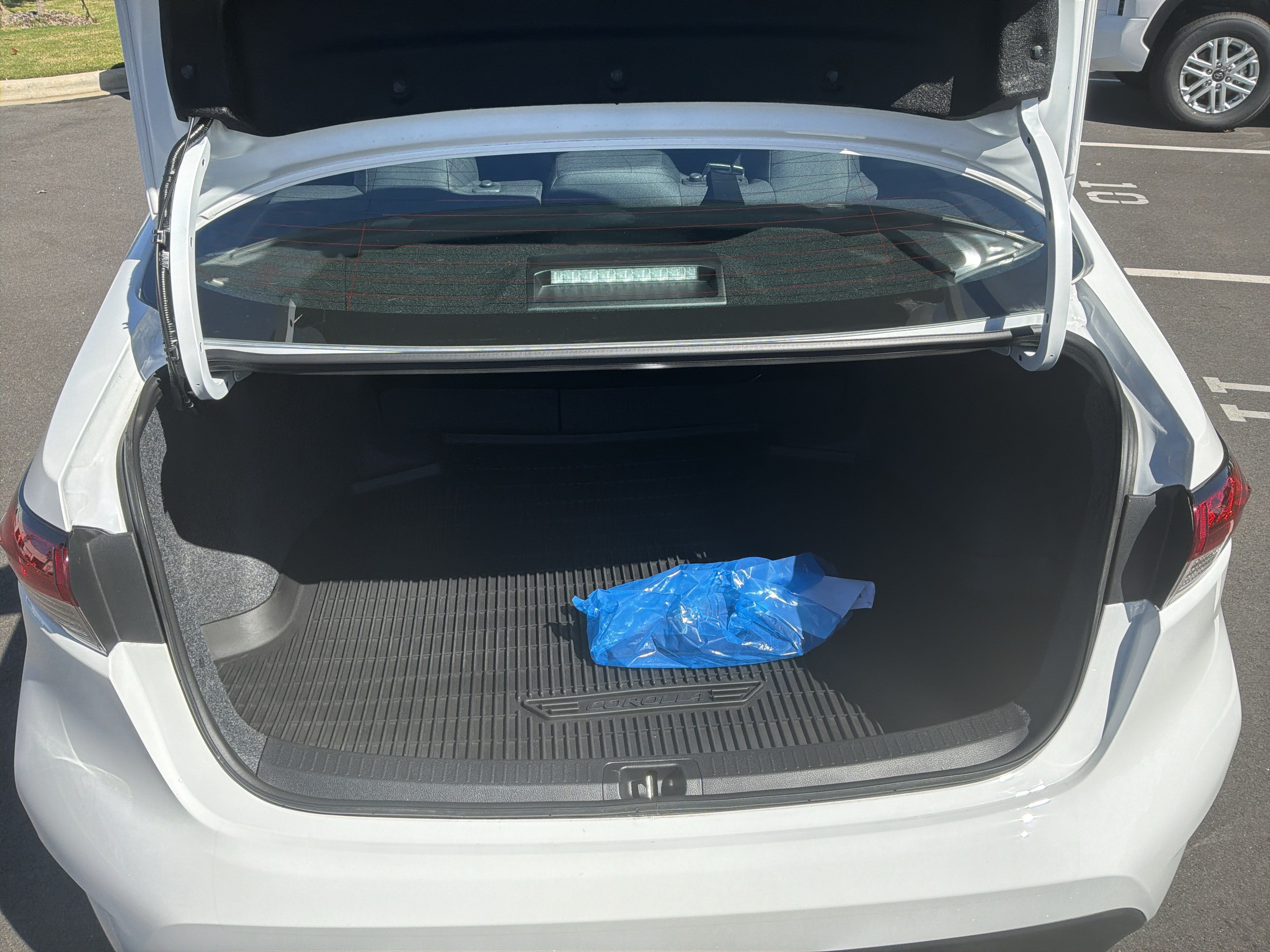 Used 2026 Toyota Corolla LE FWD image 31