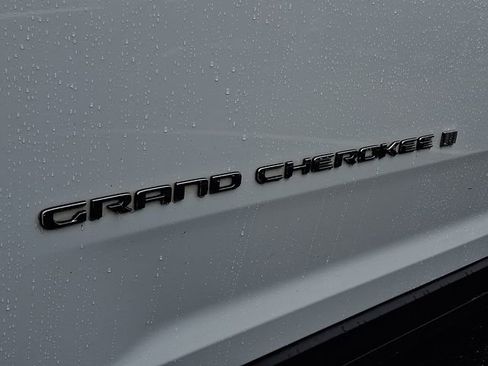 Used 2021 Jeep Grand Cherokee L Limited AWD/4WD image 31