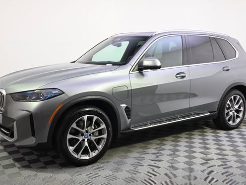 Used 2025 BMW X5 xDrive50e image 2