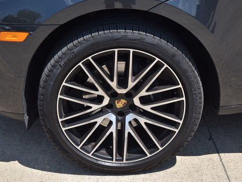Used 2026 Porsche Macan AWD/4WD image 10