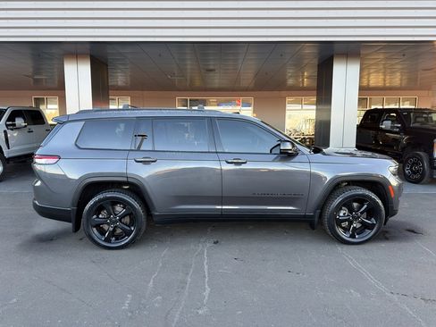 Used 2023 Jeep Grand Cherokee L Laredo image 8