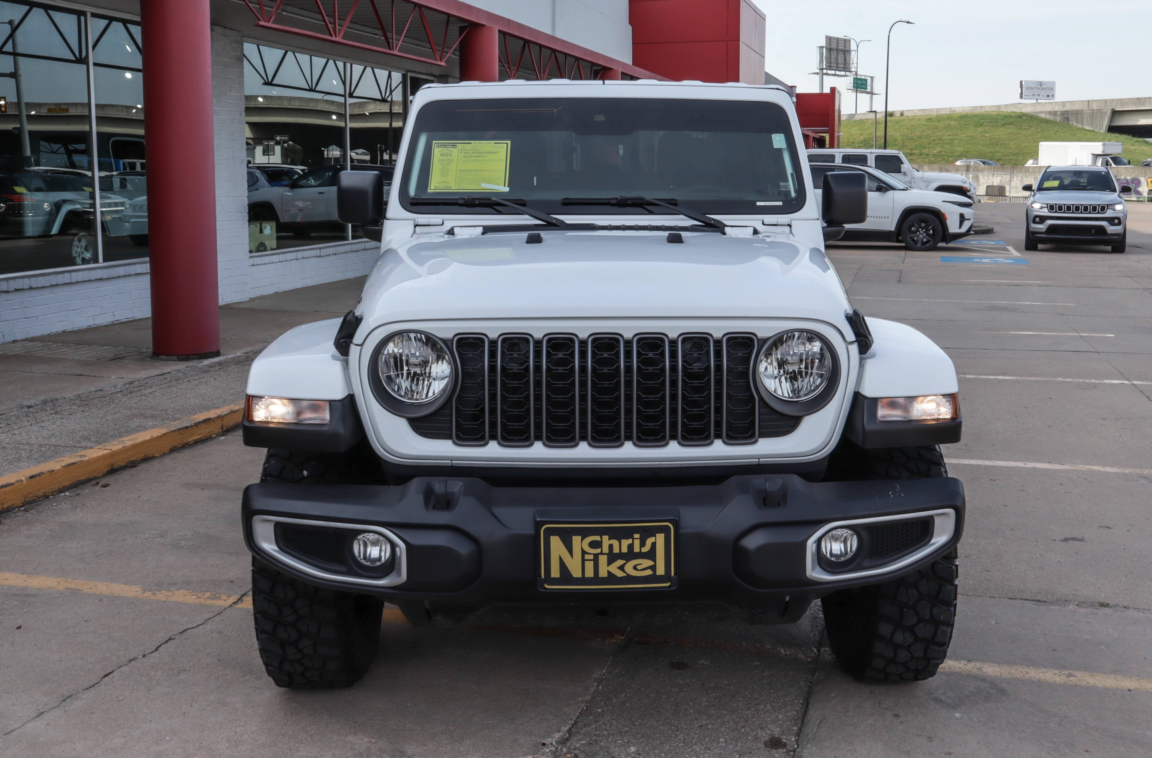 Used 2025 Jeep Gladiator Sport AWD/4WD image 3