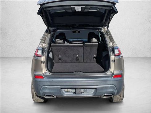 Used 2019 Jeep Cherokee Latitude Plus w/ Comfort/Convenience Group image 6